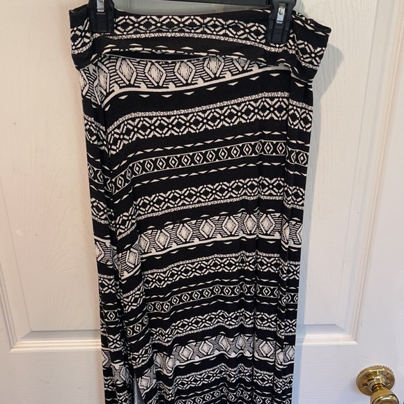 Maxi Skirt w/ Slit - Picture 2 of 3